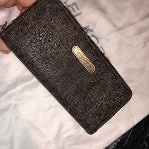Micheal Kors large wallet! CHEAP!
